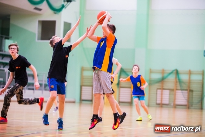 Zdjęcie w galerii na portalu naszraciborz.pl: Miejski Finał Szkół Podstawowych w Piłce Koszykowej Chłopców wiadomości z regionu