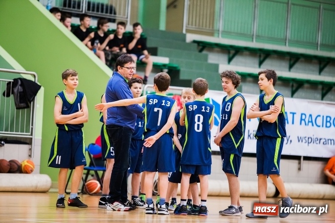 Zdjęcie w galerii na portalu naszraciborz.pl: Miejski Finał Szkół Podstawowych w Piłce Koszykowej Chłopców wiadomości z regionu