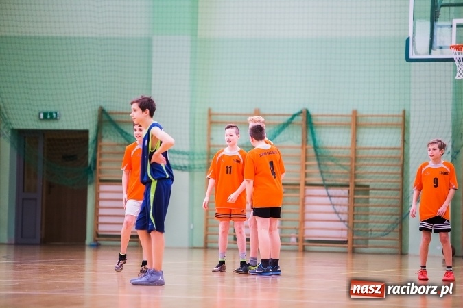 Zdjęcie w galerii na portalu naszraciborz.pl: Miejski Finał Szkół Podstawowych w Piłce Koszykowej Chłopców wiadomości z regionu
