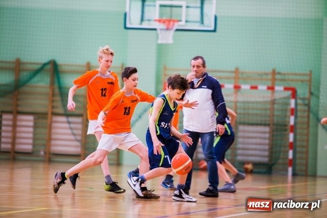 Zdjęcie w galerii na portalu naszraciborz.pl: Miejski Finał Szkół Podstawowych w Piłce Koszykowej Chłopców wiadomości z regionu