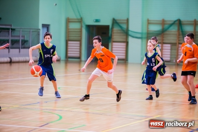 Zdjęcie w galerii na portalu naszraciborz.pl: Miejski Finał Szkół Podstawowych w Piłce Koszykowej Chłopców wiadomości z regionu