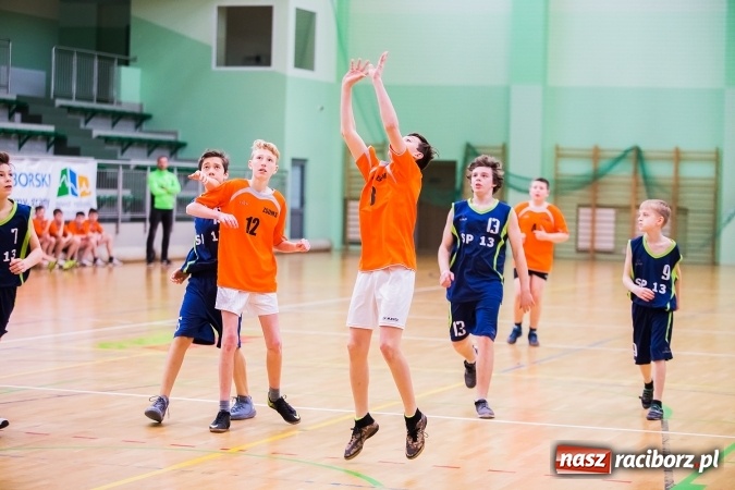 Zdjęcie w galerii na portalu naszraciborz.pl: Miejski Finał Szkół Podstawowych w Piłce Koszykowej Chłopców wiadomości z regionu