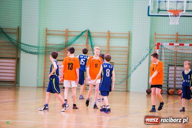 Zdjęcie w galerii na portalu naszraciborz.pl: Miejski Finał Szkół Podstawowych w Piłce Koszykowej Chłopców wiadomości z regionu