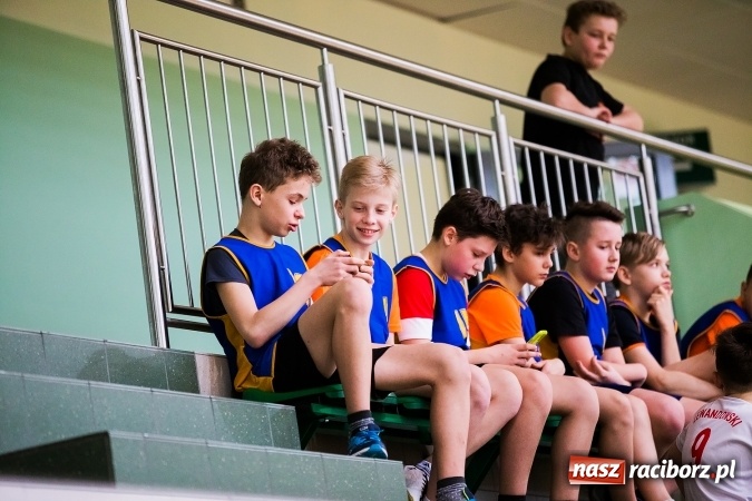 Zdjęcie w galerii na portalu naszraciborz.pl: Miejski Finał Szkół Podstawowych w Piłce Koszykowej Chłopców wiadomości z regionu