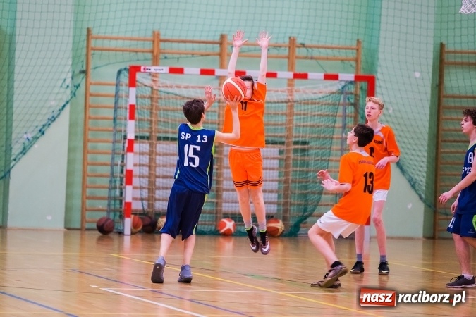 Zdjęcie w galerii na portalu naszraciborz.pl: Miejski Finał Szkół Podstawowych w Piłce Koszykowej Chłopców wiadomości z regionu