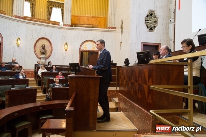 Zdjęcie w galerii na portalu naszraciborz.pl: Smog na celowniku śląskich radnych. Czy będzie obowiązek wymiany kotł&oacute;w? wiadomości z regionu