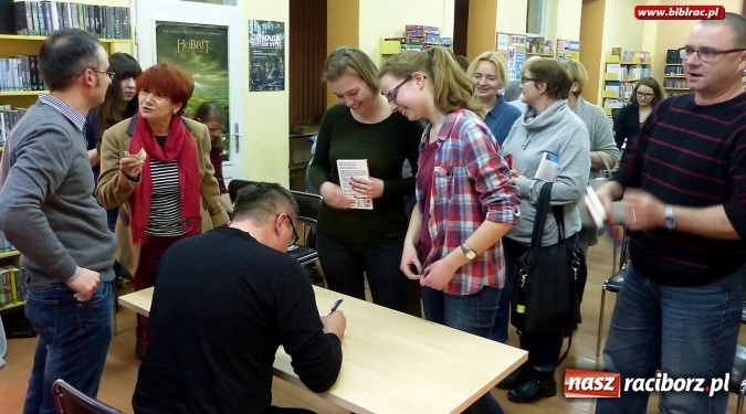 Zdjęcie w galerii na portalu naszraciborz.pl: Najzabawniejszy czeski pisarz - Evžen Boček w raciborskiej bibliotece wiadomości z regionu