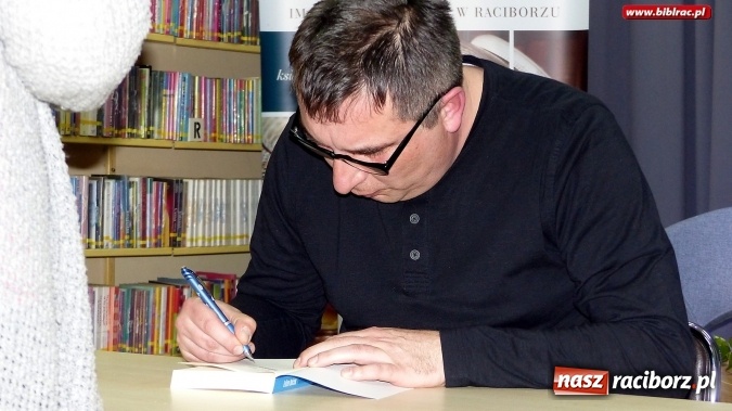 Zdjęcie w galerii na portalu naszraciborz.pl: Najzabawniejszy czeski pisarz - Evžen Boček w raciborskiej bibliotece wiadomości z regionu