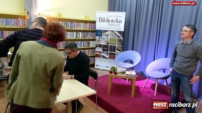 Zdjęcie w galerii na portalu naszraciborz.pl: Najzabawniejszy czeski pisarz - Evžen Boček w raciborskiej bibliotece wiadomości z regionu