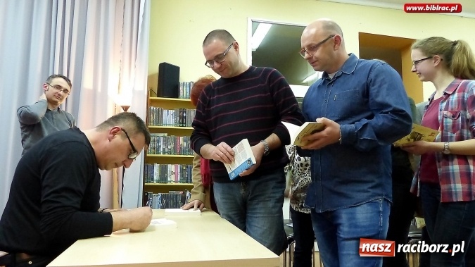 Zdjęcie w galerii na portalu naszraciborz.pl: Najzabawniejszy czeski pisarz - Evžen Boček w raciborskiej bibliotece wiadomości z regionu