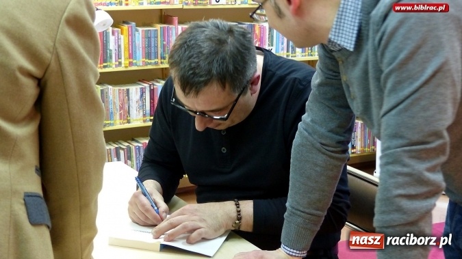 Zdjęcie w galerii na portalu naszraciborz.pl: Najzabawniejszy czeski pisarz - Evžen Boček w raciborskiej bibliotece wiadomości z regionu