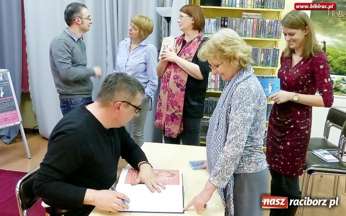Zdjęcie w galerii na portalu naszraciborz.pl: Najzabawniejszy czeski pisarz - Evžen Boček w raciborskiej bibliotece wiadomości z regionu