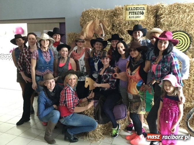 Zdjęcie w galerii na portalu naszraciborz.pl: Wybuchowy Dzień Kobiet Akademii Fitness wiadomości z regionu