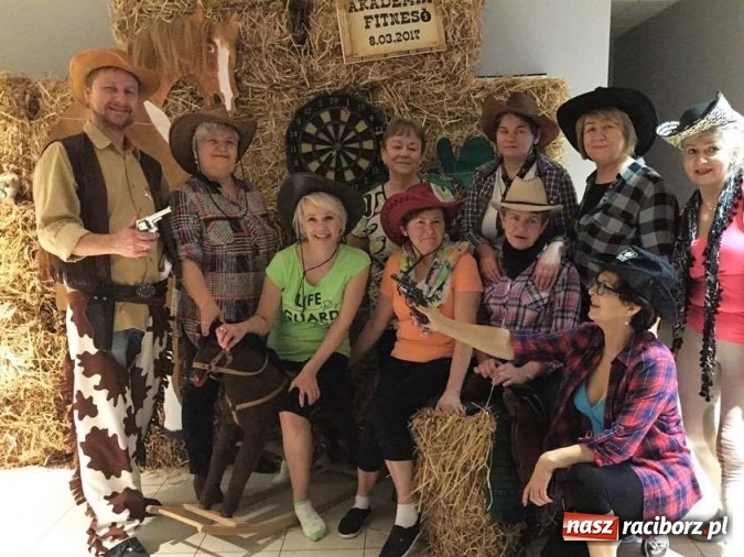 Zdjęcie w galerii na portalu naszraciborz.pl: Wybuchowy Dzień Kobiet Akademii Fitness wiadomości z regionu