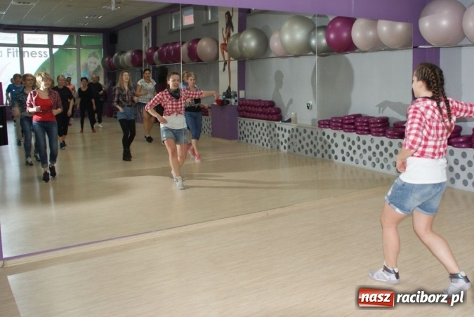 Zdjęcie w galerii na portalu naszraciborz.pl: Wybuchowy Dzień Kobiet Akademii Fitness wiadomości z regionu