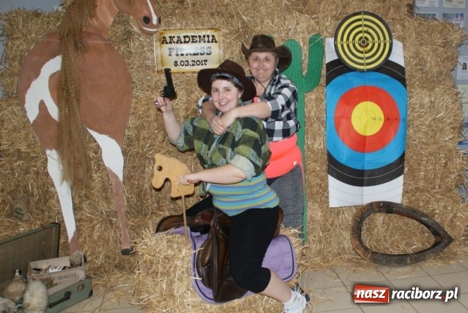 Zdjęcie w galerii na portalu naszraciborz.pl: Wybuchowy Dzień Kobiet Akademii Fitness wiadomości z regionu