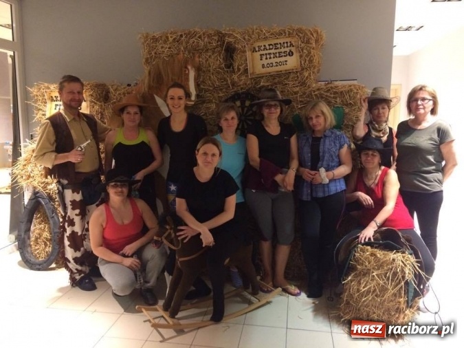 Zdjęcie w galerii na portalu naszraciborz.pl: Wybuchowy Dzień Kobiet Akademii Fitness wiadomości z regionu