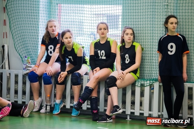 Zdjęcie w galerii na portalu naszraciborz.pl: Siatkarki z Gimnazjum nr 3 najlepsze w mieście wiadomości z regionu