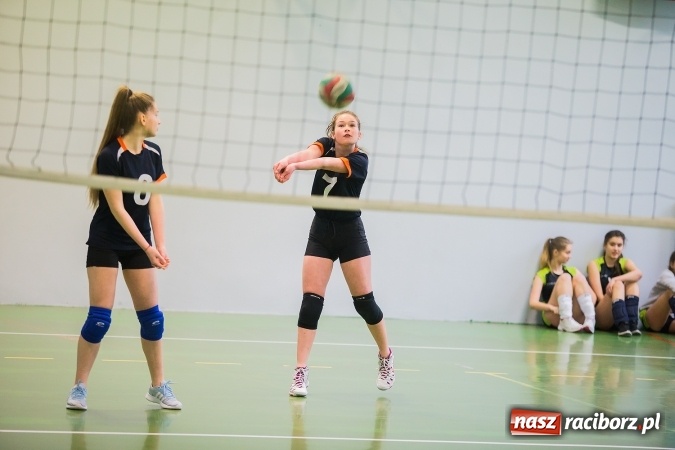 Zdjęcie w galerii na portalu naszraciborz.pl: Siatkarki z Gimnazjum nr 3 najlepsze w mieście wiadomości z regionu