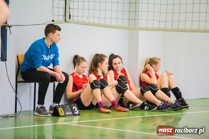 Zdjęcie w galerii na portalu naszraciborz.pl: Siatkarki z Gimnazjum nr 3 najlepsze w mieście wiadomości z regionu