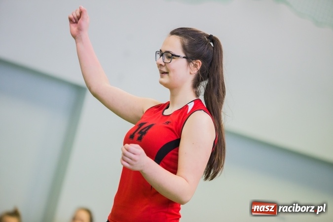 Zdjęcie w galerii na portalu naszraciborz.pl: Siatkarki z Gimnazjum nr 3 najlepsze w mieście wiadomości z regionu