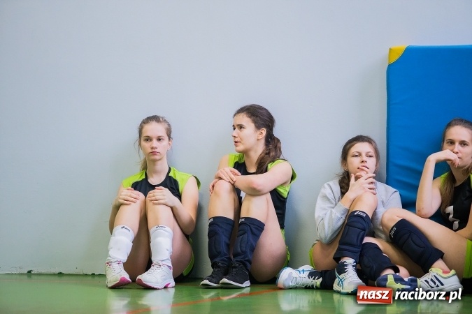 Zdjęcie w galerii na portalu naszraciborz.pl: Siatkarki z Gimnazjum nr 3 najlepsze w mieście wiadomości z regionu