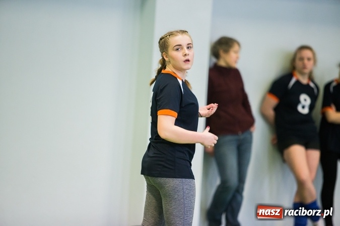 Zdjęcie w galerii na portalu naszraciborz.pl: Siatkarki z Gimnazjum nr 3 najlepsze w mieście wiadomości z regionu