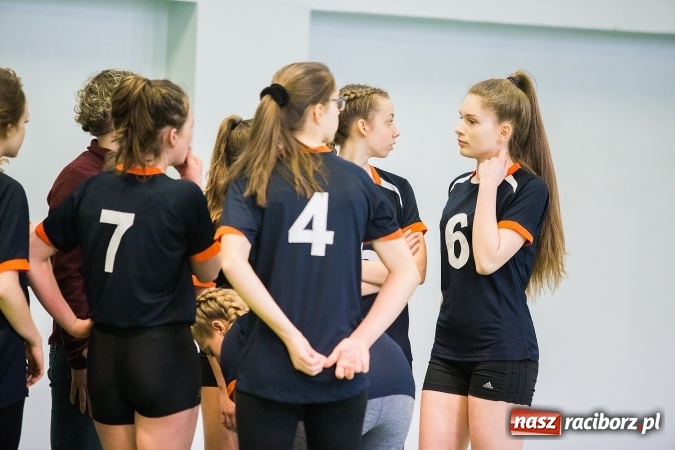 Zdjęcie w galerii na portalu naszraciborz.pl: Siatkarki z Gimnazjum nr 3 najlepsze w mieście wiadomości z regionu