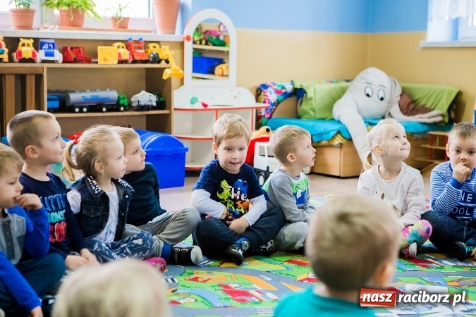 Zdjęcie w galerii na portalu naszraciborz.pl: Dwa języki - podwójna szansa. Nabór do przedszkola i szkoły w Studziennej wiadomości z regionu