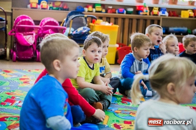Zdjęcie w galerii na portalu naszraciborz.pl: Dwa języki - podwójna szansa. Nabór do przedszkola i szkoły w Studziennej wiadomości z regionu