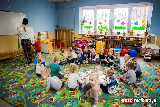 Zdjęcie w galerii na portalu naszraciborz.pl: Dwa języki - podwójna szansa. Nabór do przedszkola i szkoły w Studziennej wiadomości z regionu