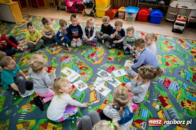 Zdjęcie w galerii na portalu naszraciborz.pl: Dwa języki - podwójna szansa. Nabór do przedszkola i szkoły w Studziennej wiadomości z regionu