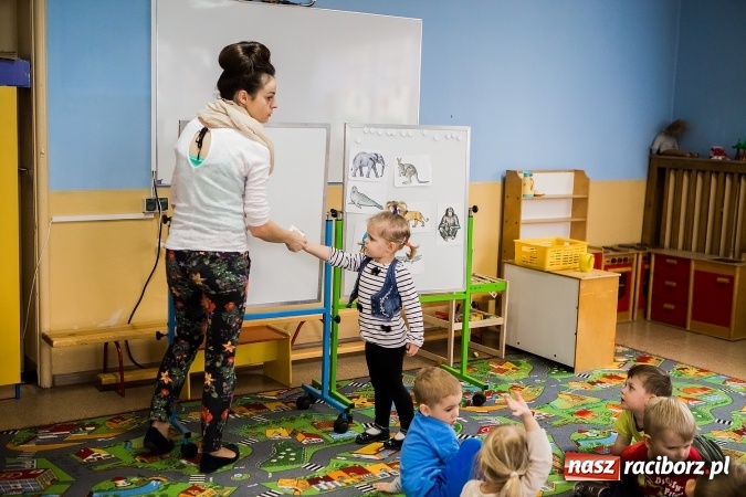 Zdjęcie w galerii na portalu naszraciborz.pl: Dwa języki - podwójna szansa. Nabór do przedszkola i szkoły w Studziennej wiadomości z regionu