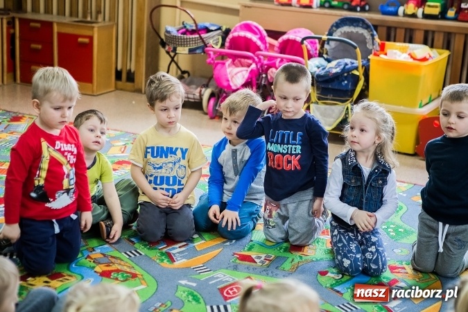 Zdjęcie w galerii na portalu naszraciborz.pl: Dwa języki - podwójna szansa. Nabór do przedszkola i szkoły w Studziennej wiadomości z regionu