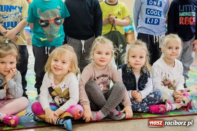 Zdjęcie w galerii na portalu naszraciborz.pl: Dwa języki - podwójna szansa. Nabór do przedszkola i szkoły w Studziennej wiadomości z regionu