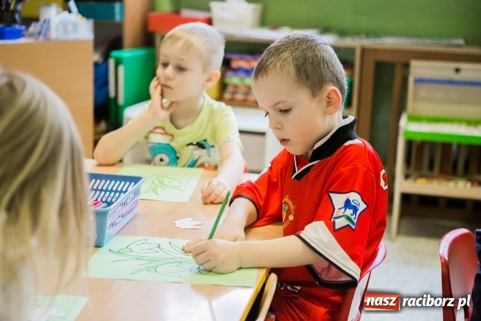 Zdjęcie w galerii na portalu naszraciborz.pl: Dwa języki - podwójna szansa. Nabór do przedszkola i szkoły w Studziennej wiadomości z regionu