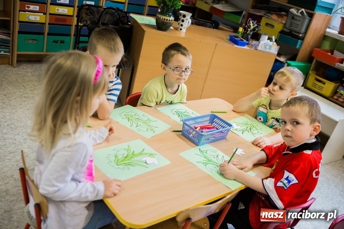 Zdjęcie w galerii na portalu naszraciborz.pl: Dwa języki - podwójna szansa. Nabór do przedszkola i szkoły w Studziennej wiadomości z regionu