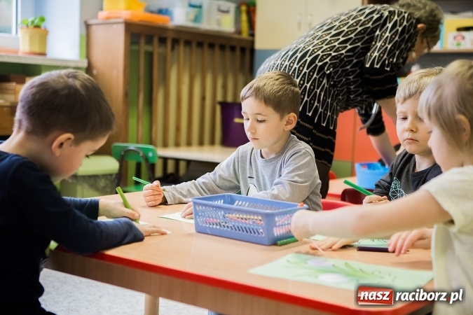 Zdjęcie w galerii na portalu naszraciborz.pl: Dwa języki - podwójna szansa. Nabór do przedszkola i szkoły w Studziennej wiadomości z regionu