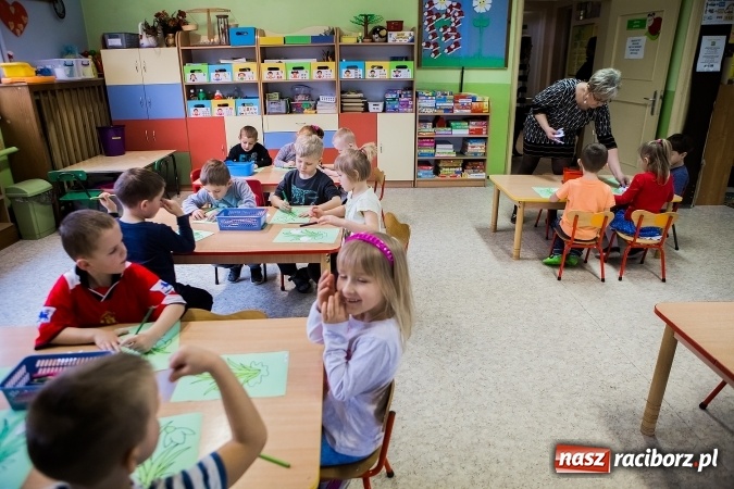 Zdjęcie w galerii na portalu naszraciborz.pl: Dwa języki - podwójna szansa. Nabór do przedszkola i szkoły w Studziennej wiadomości z regionu