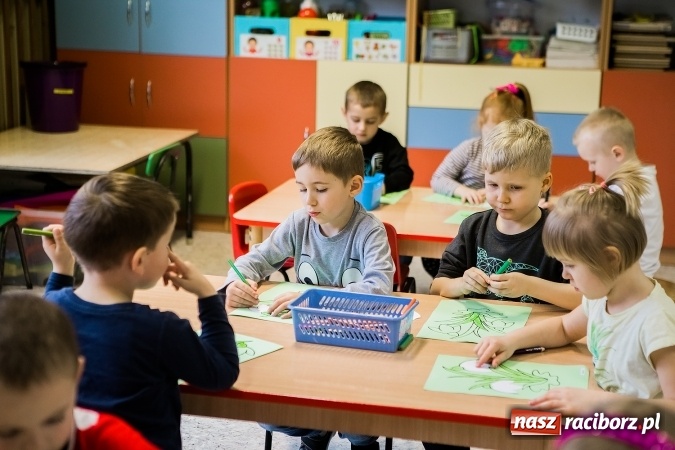 Zdjęcie w galerii na portalu naszraciborz.pl: Dwa języki - podwójna szansa. Nabór do przedszkola i szkoły w Studziennej wiadomości z regionu