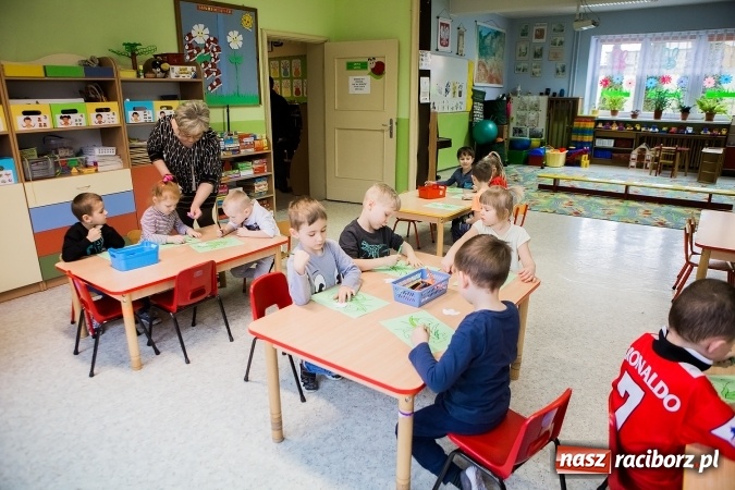 Zdjęcie w galerii na portalu naszraciborz.pl: Dwa języki - podwójna szansa. Nabór do przedszkola i szkoły w Studziennej wiadomości z regionu