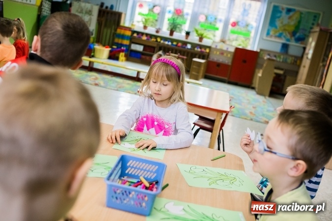 Zdjęcie w galerii na portalu naszraciborz.pl: Dwa języki - podwójna szansa. Nabór do przedszkola i szkoły w Studziennej wiadomości z regionu