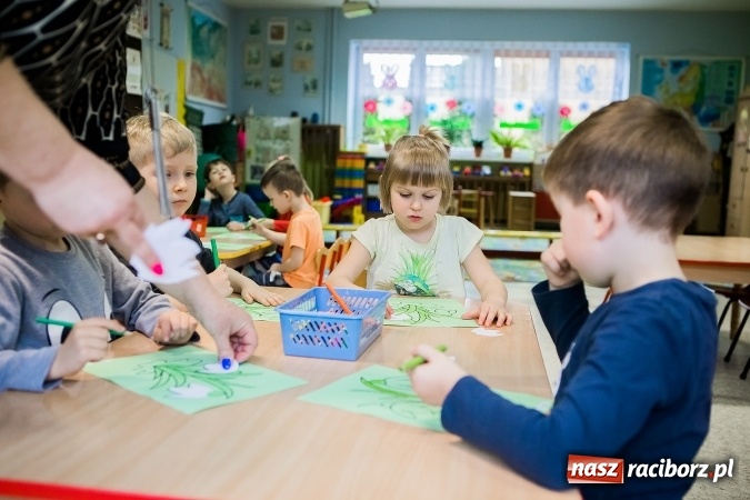 Zdjęcie w galerii na portalu naszraciborz.pl: Dwa języki - podwójna szansa. Nabór do przedszkola i szkoły w Studziennej wiadomości z regionu