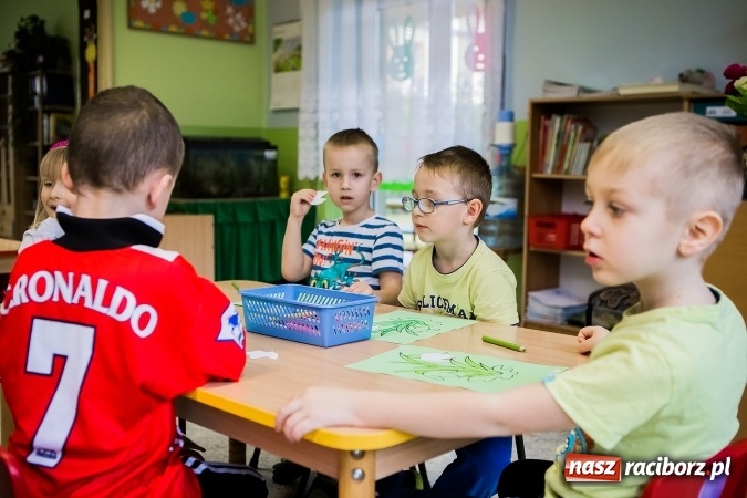 Zdjęcie w galerii na portalu naszraciborz.pl: Dwa języki - podwójna szansa. Nabór do przedszkola i szkoły w Studziennej wiadomości z regionu