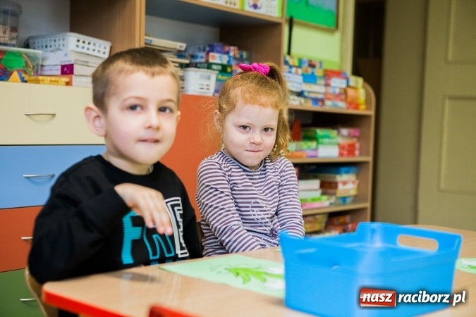 Zdjęcie w galerii na portalu naszraciborz.pl: Dwa języki - podwójna szansa. Nabór do przedszkola i szkoły w Studziennej wiadomości z regionu