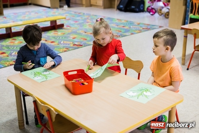 Zdjęcie w galerii na portalu naszraciborz.pl: Dwa języki - podwójna szansa. Nabór do przedszkola i szkoły w Studziennej wiadomości z regionu