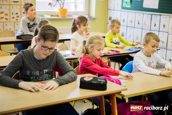 Zdjęcie w galerii na portalu naszraciborz.pl: Dwa języki - podwójna szansa. Nabór do przedszkola i szkoły w Studziennej wiadomości z regionu