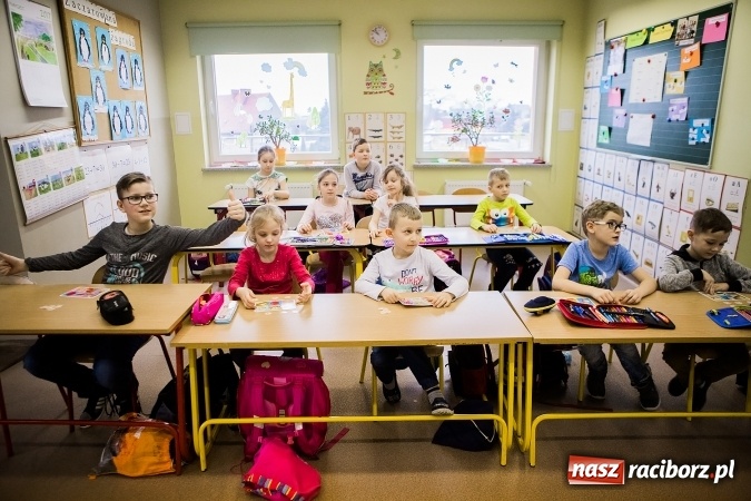 Zdjęcie w galerii na portalu naszraciborz.pl: Dwa języki - podwójna szansa. Nabór do przedszkola i szkoły w Studziennej wiadomości z regionu