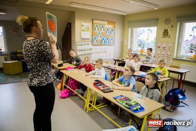 Zdjęcie w galerii na portalu naszraciborz.pl: Dwa języki - podwójna szansa. Nabór do przedszkola i szkoły w Studziennej wiadomości z regionu