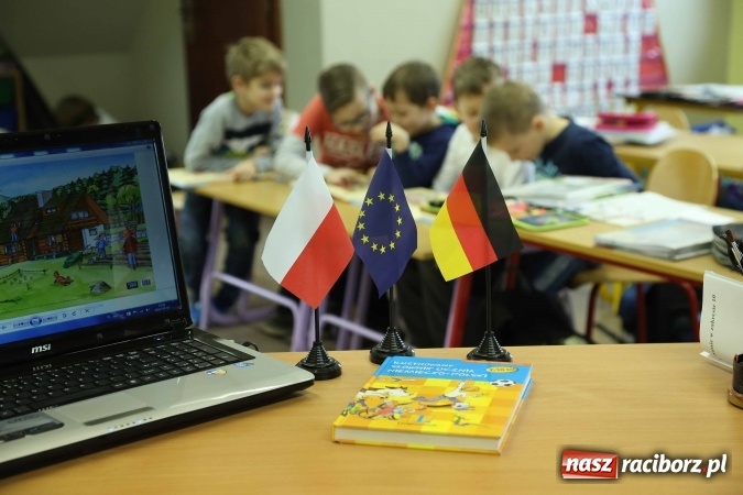 Zdjęcie w galerii na portalu naszraciborz.pl: Dwa języki - podwójna szansa. Nabór do przedszkola i szkoły w Studziennej wiadomości z regionu